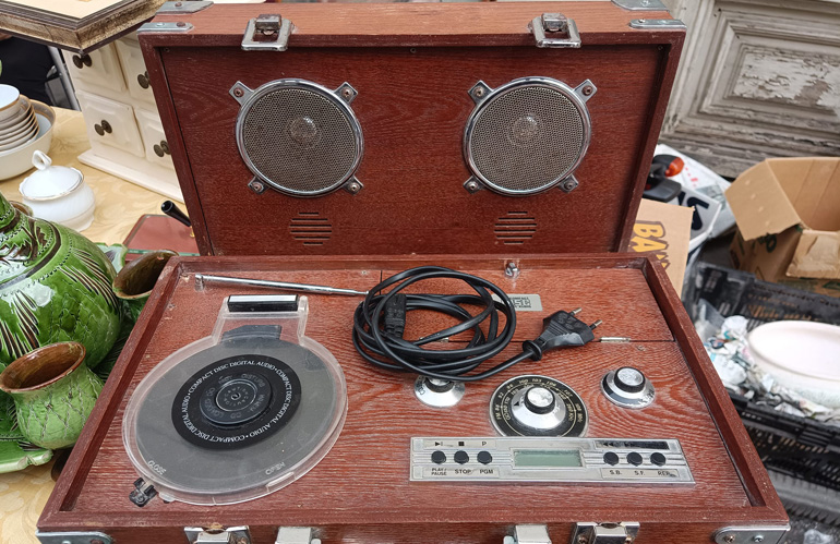 radio vintage valigia