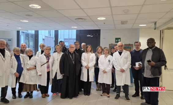 Pistoia, Il Vescovo Tardelli visita i pazienti del San Jacopo