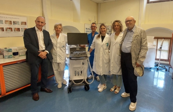 BCC Pescia e Cascina dona ecocolordoppler all'ospedale