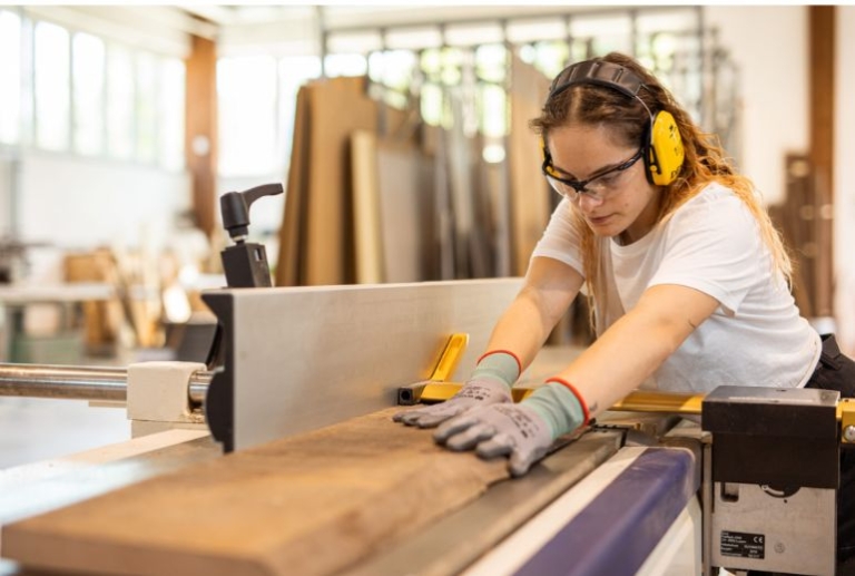 Quarrata: nuova scuola professionale per legno e mobile imbottito