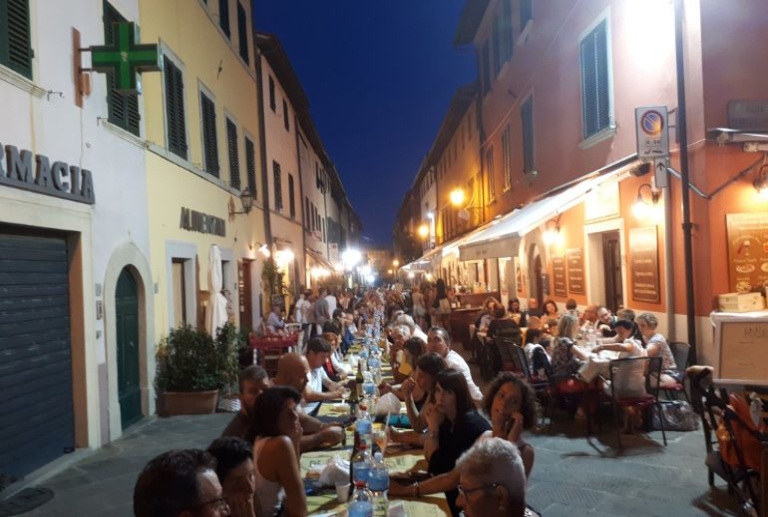 Montecarlo: Cena in Via Roma per una Nuova Ambulanza