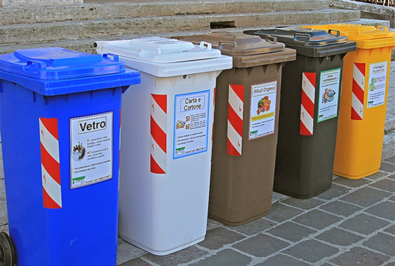 Serravalle, proteste per i ritardi nella raccolta rifiuti