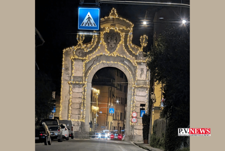 Pescia: albero da 13 mt bancarelle e vernissage presepi inaugurano il Natale