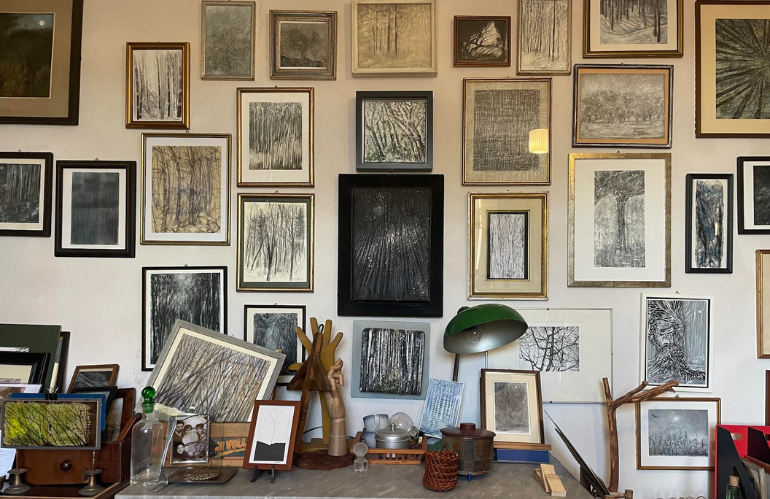 Tele in esposizione nella bottega di Franco Benedetti