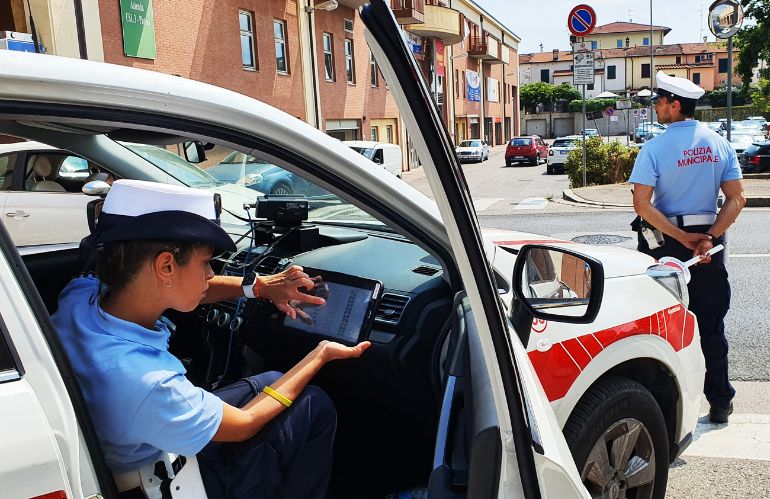 controlli uso cellulare polizia municipale