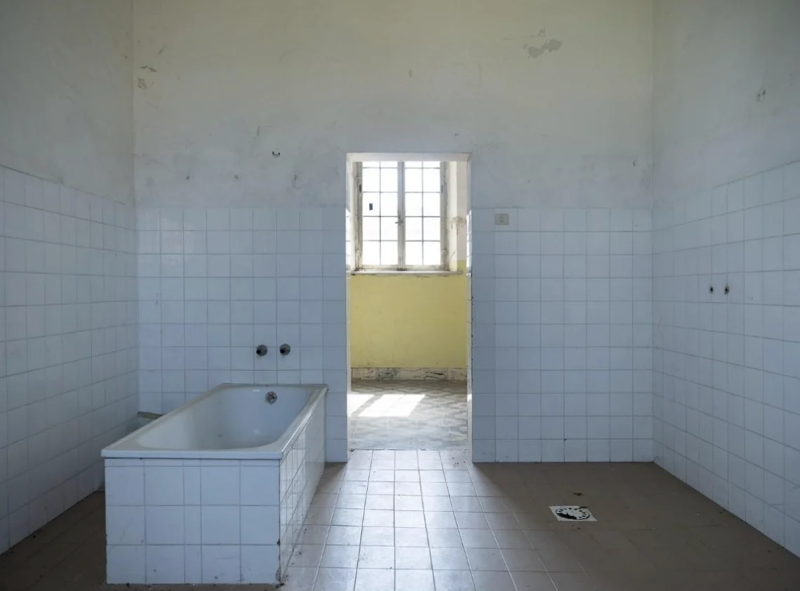 manicomi bagno bianco