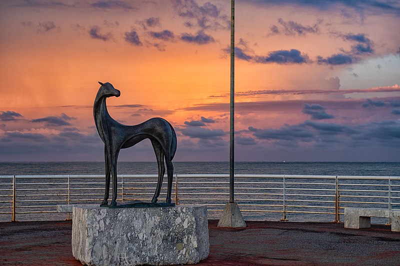 800px Scultura il cavallino