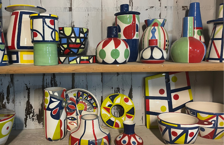 Silvia Zanchetta ceramista nel suo atelier