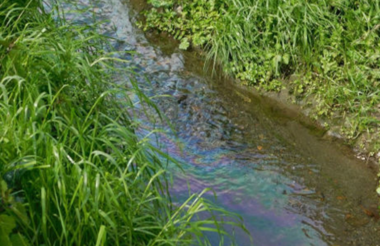 Arpat ispeziona il fosso Brusigliano per inquinamento idrico