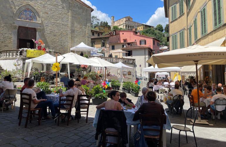 domenica 25 maggio 2025 al palagio pescia